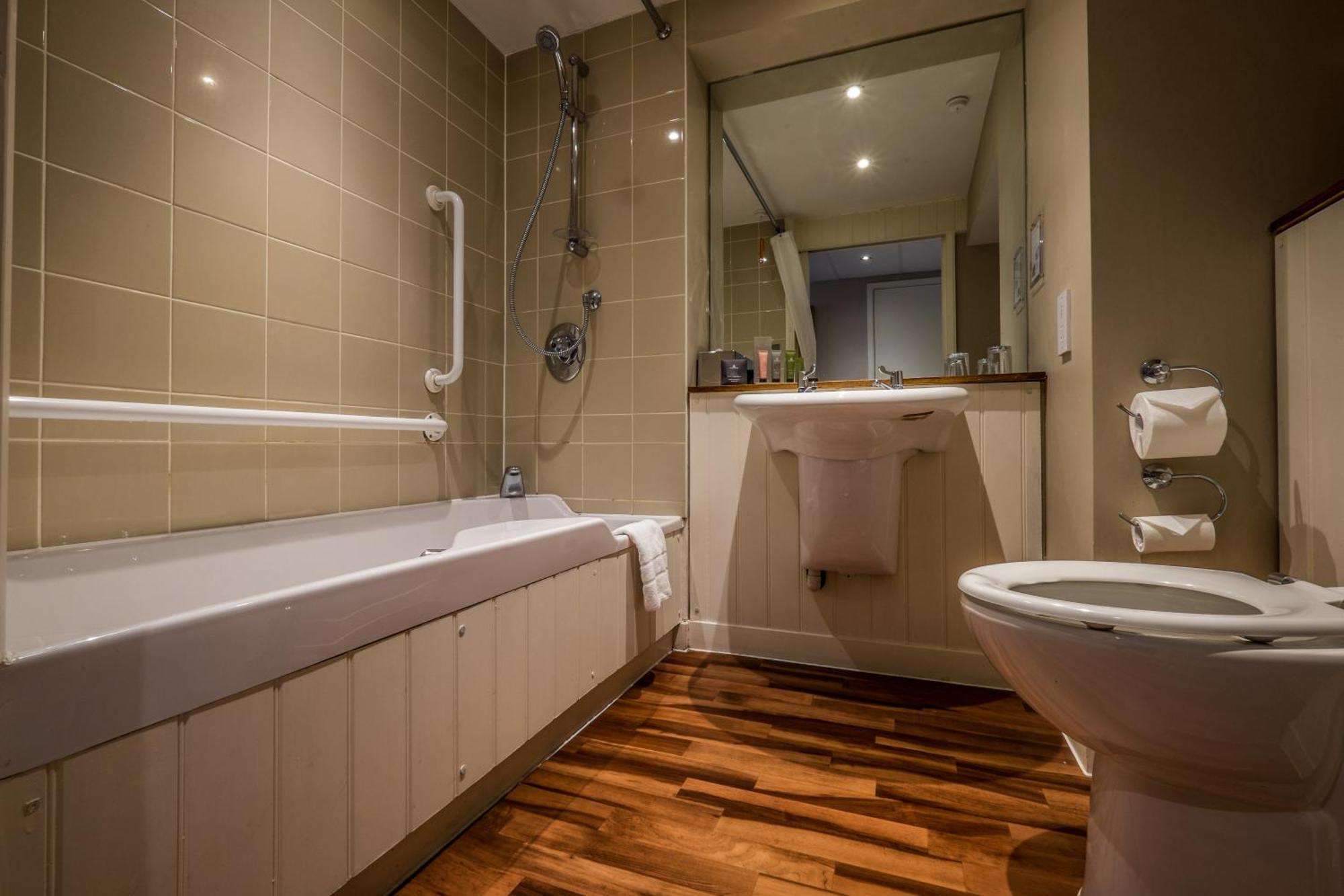 Bridge Hotel Greenford  Esterno foto